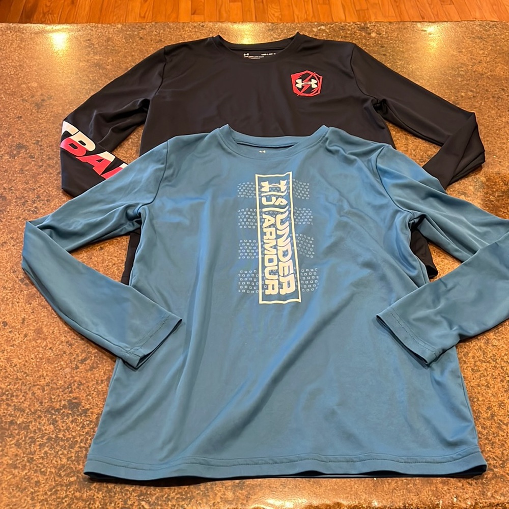 Under Armour set of two long sleeve heat gear youth size medium